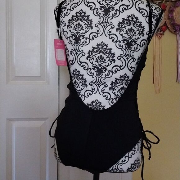 Coana Women Lace Up Sides V front Low Back Swimsuit NWT.     Size M - Picture 4 of 9